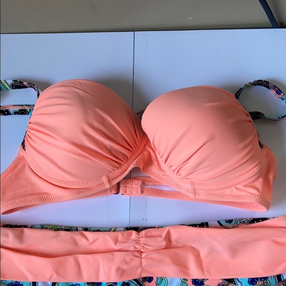 Bikini - Picture 2 of 3